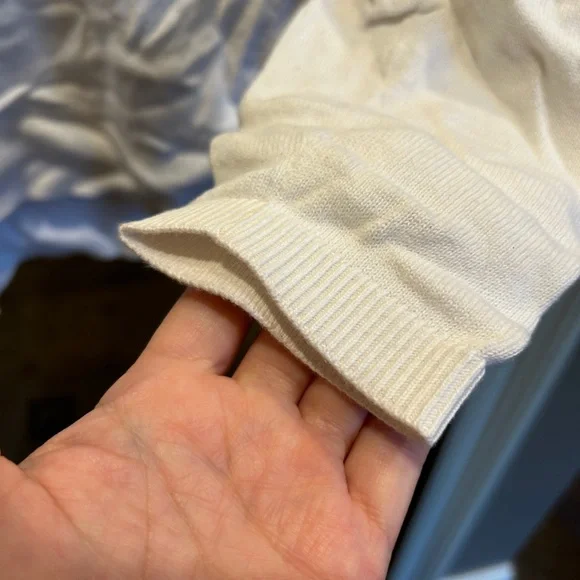 Crown & Ivy large petite Christmas sweater. - Picture 4 of 5